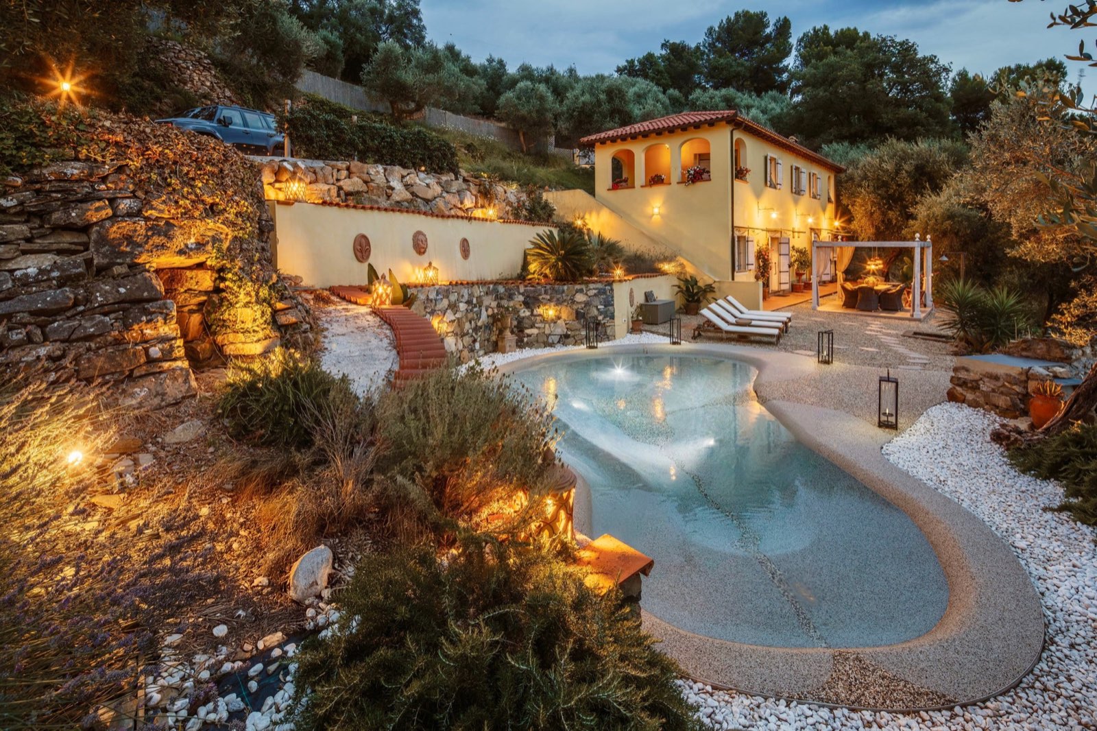 Piscina Biodesign di Casale Ulivi Luxury